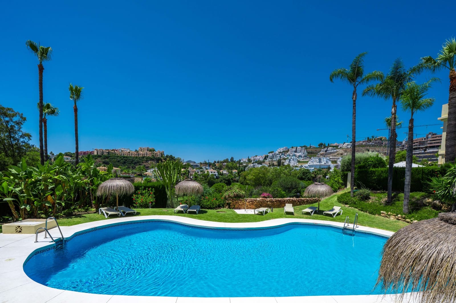 3 sovrum Hus till salu i Benahavis med pool garage - 1 195 000 € (Ref: 9876749)
