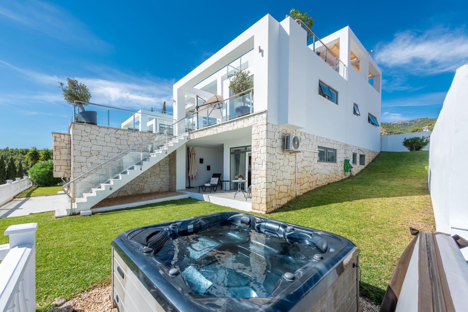 6 Zimmer Villa zu verkaufen in Mijas mit Pool Garage - 3.995.000 € (Ref: 9876753)