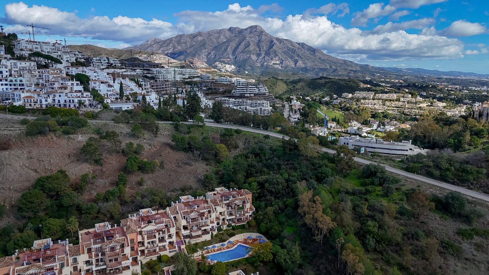 2 sovrum Lägenhet till salu i Benahavis med garage - 649 000 € (Ref: 9876754)