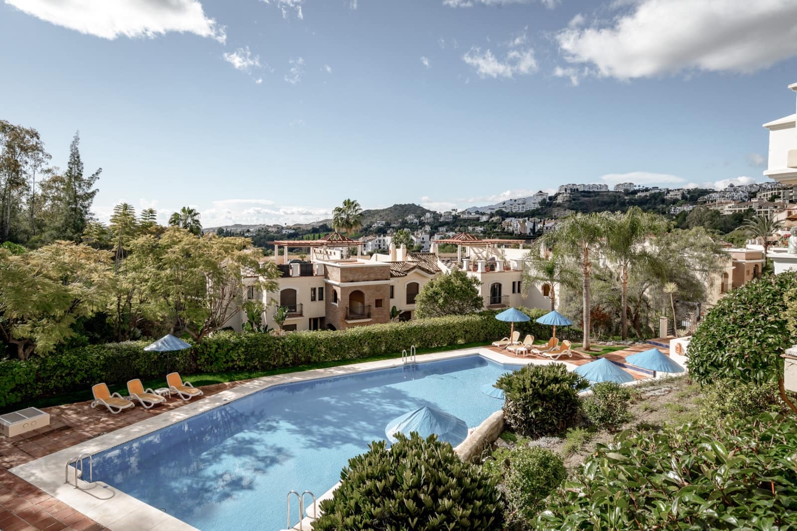 2 sovrum Lägenhet till salu i Benahavis med garage - 649 000 € (Ref: 9876754)