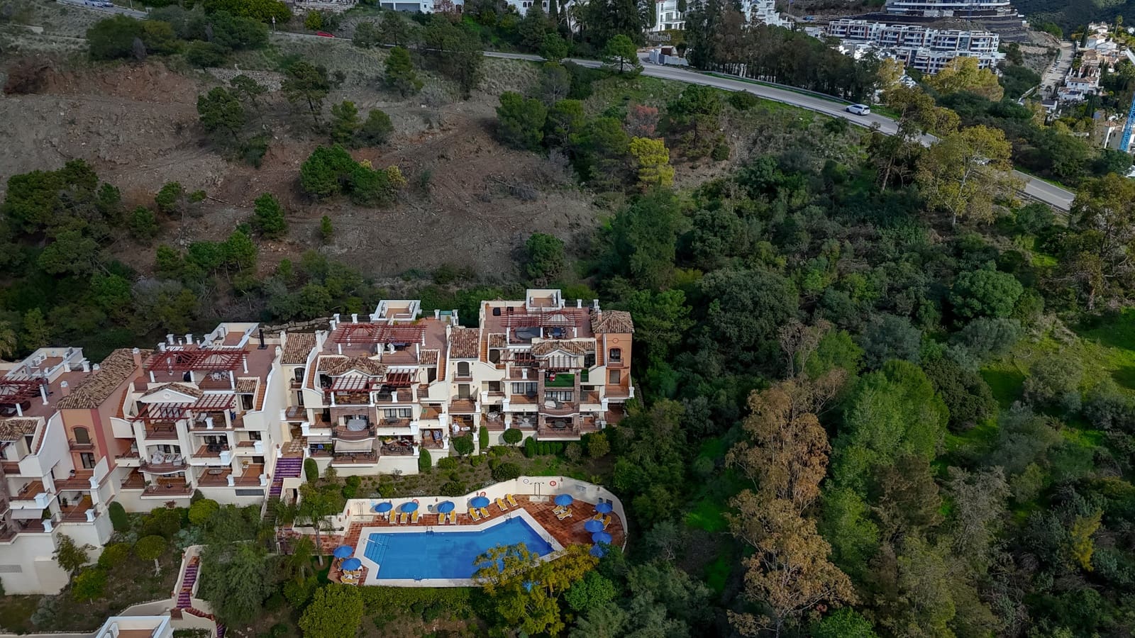2 sovrum Lägenhet till salu i Benahavis med garage - 649 000 € (Ref: 9876754)