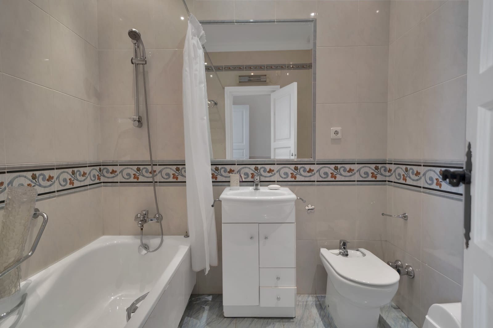 6 Zimmer Villa zu verkaufen in Marbella mit Pool Garage - 2.950.000 € (Ref: 9876756)