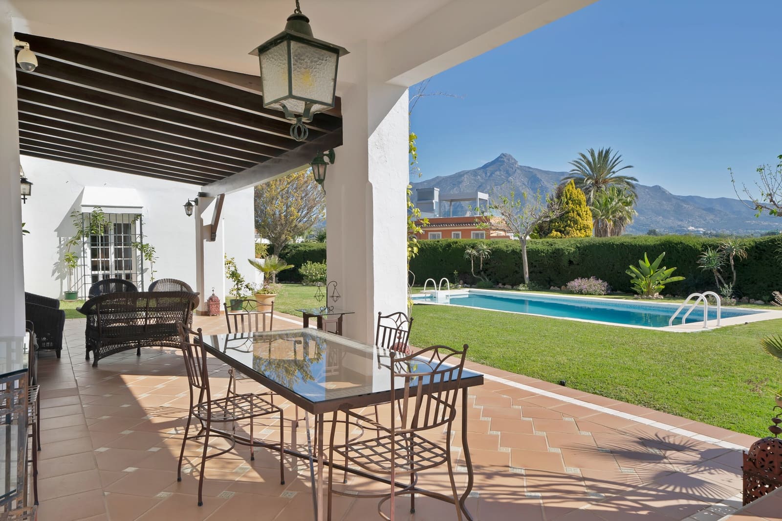 6 Zimmer Villa zu verkaufen in Marbella mit Pool Garage - 2.950.000 € (Ref: 9876756)