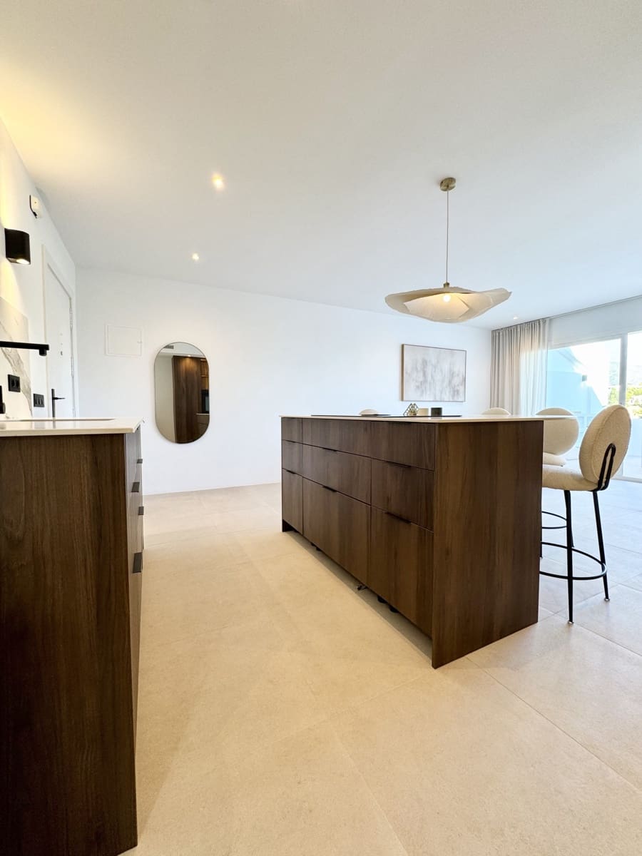 3 sypialnia Penthouse na sprzedaż w La Quinta z basenem garażem - 850 000 € (Ref: 9876757)