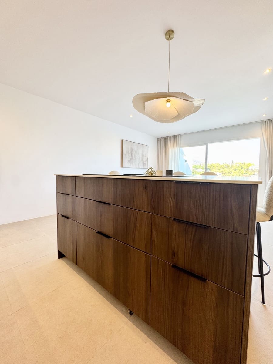 3 sypialnia Penthouse na sprzedaż w La Quinta z basenem garażem - 850 000 € (Ref: 9876757)
