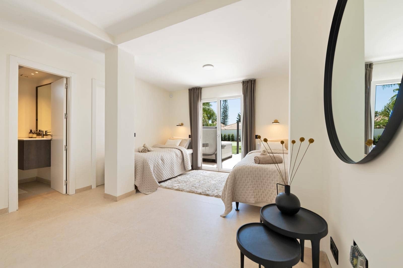 Chalet de 6 habitaciones en Nueva Andalucia en venta con piscina garaje - 3.850.000 € (Ref: 9876758)