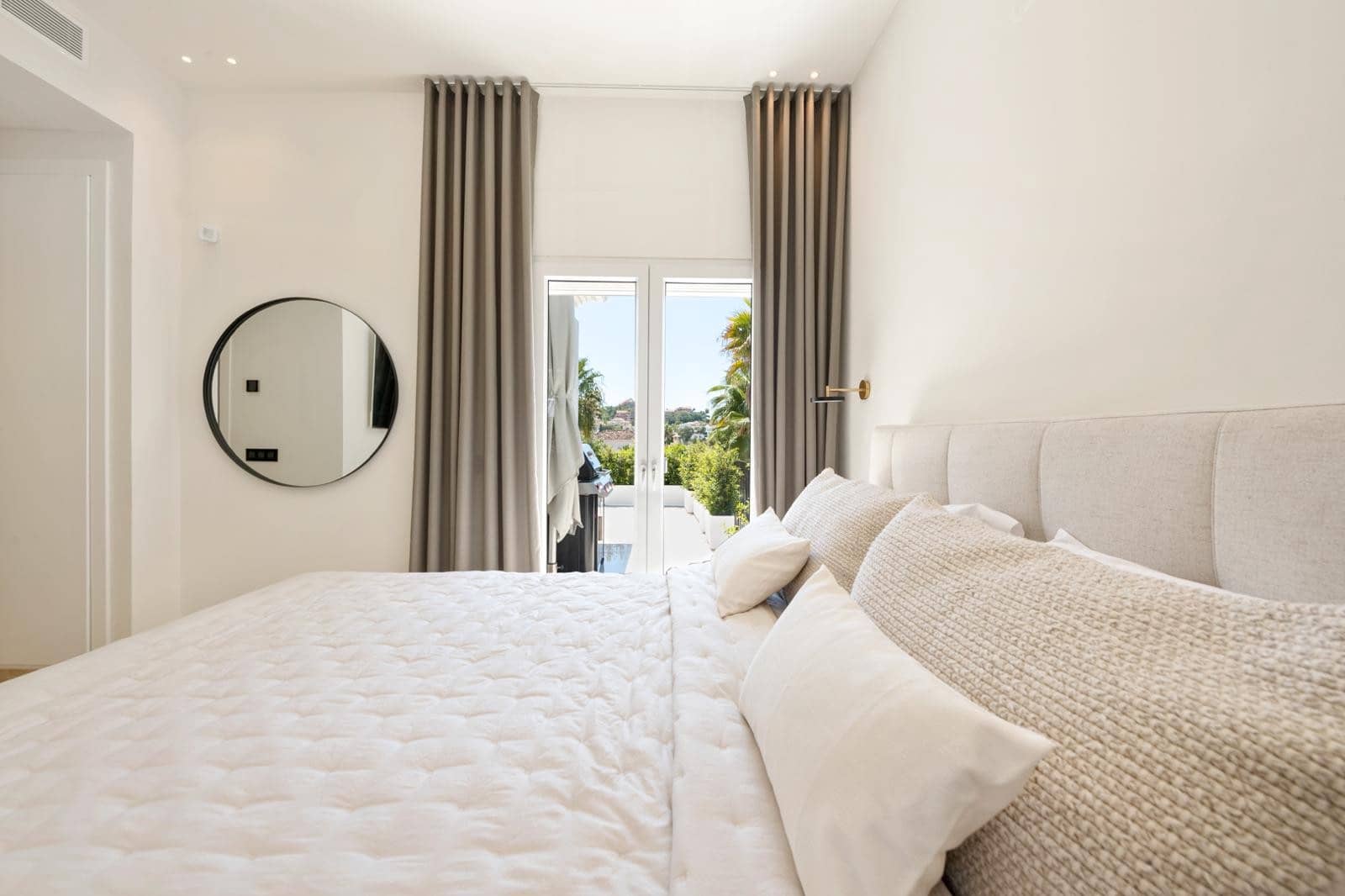 Chalet de 6 habitaciones en Nueva Andalucia en venta con piscina garaje - 3.850.000 € (Ref: 9876758)