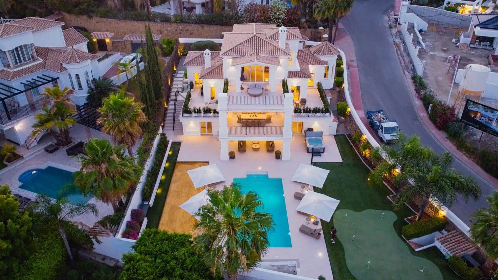 Chalet de 6 habitaciones en Nueva Andalucia en venta con piscina garaje - 3.850.000 € (Ref: 9876758)