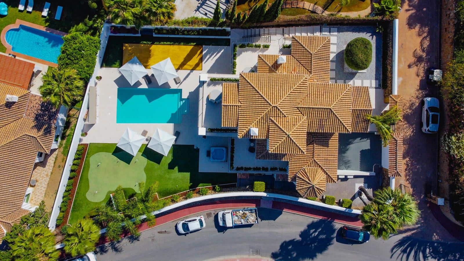 Chalet de 6 habitaciones en Nueva Andalucia en venta con piscina garaje - 3.850.000 € (Ref: 9876758)