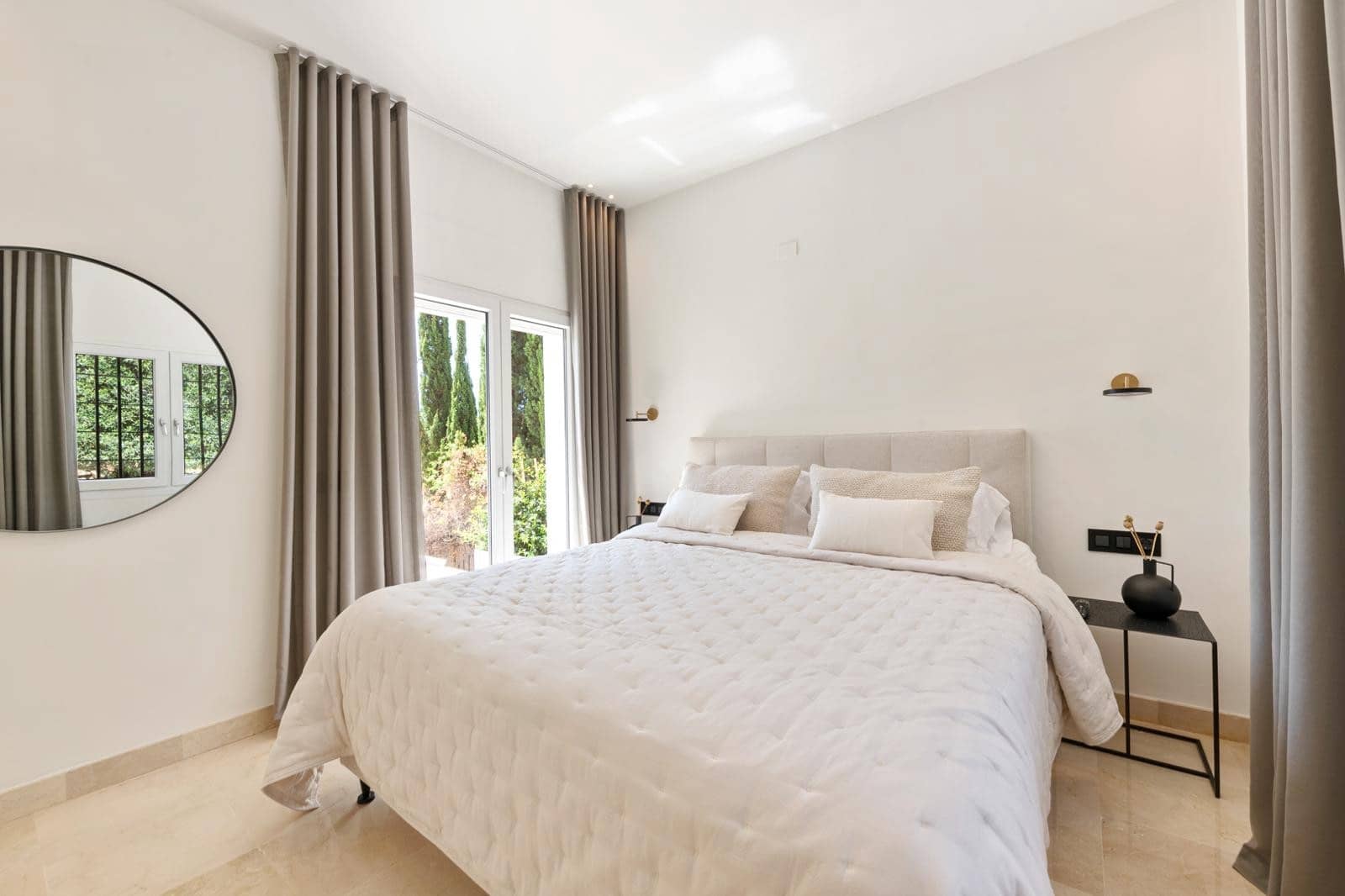Chalet de 6 habitaciones en Nueva Andalucia en venta con piscina garaje - 3.850.000 € (Ref: 9876758)