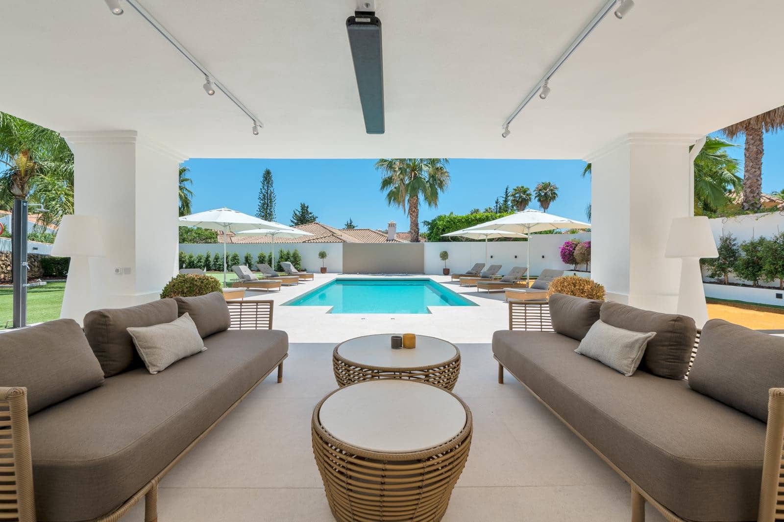 Chalet de 6 habitaciones en Nueva Andalucia en venta con piscina garaje - 3.850.000 € (Ref: 9876758)