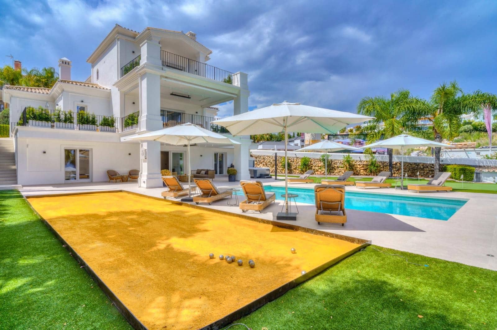 Chalet de 6 habitaciones en Nueva Andalucia en venta con piscina garaje - 3.850.000 € (Ref: 9876758)