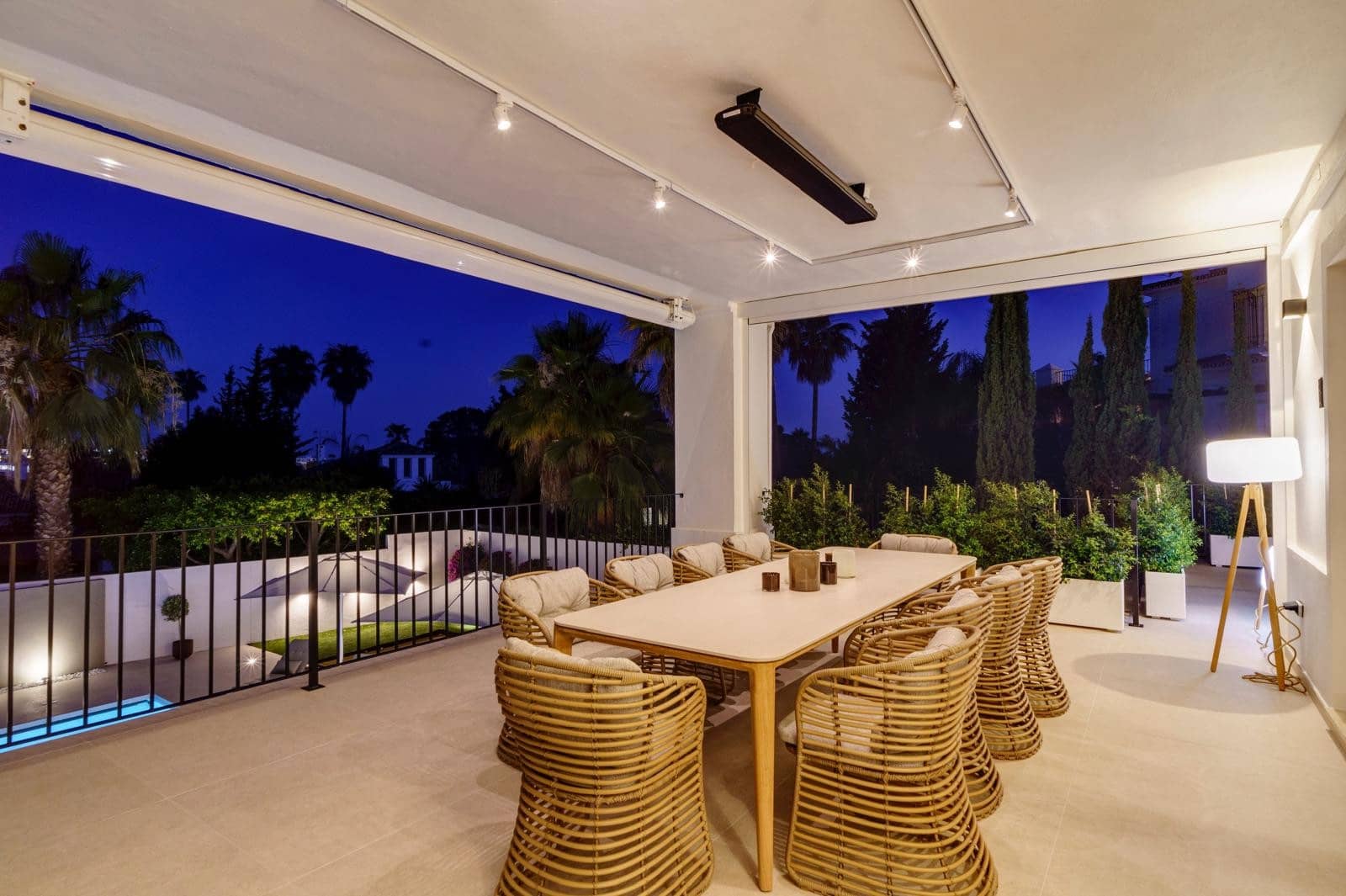 Chalet de 6 habitaciones en Nueva Andalucia en venta con piscina garaje - 3.850.000 € (Ref: 9876758)