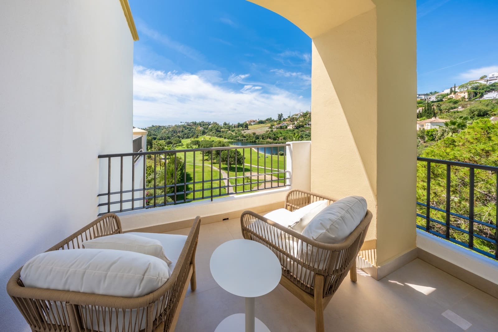 3 sovrum Takvåning till salu i Los Arqueros - 799 000 € (Ref: 9876761)