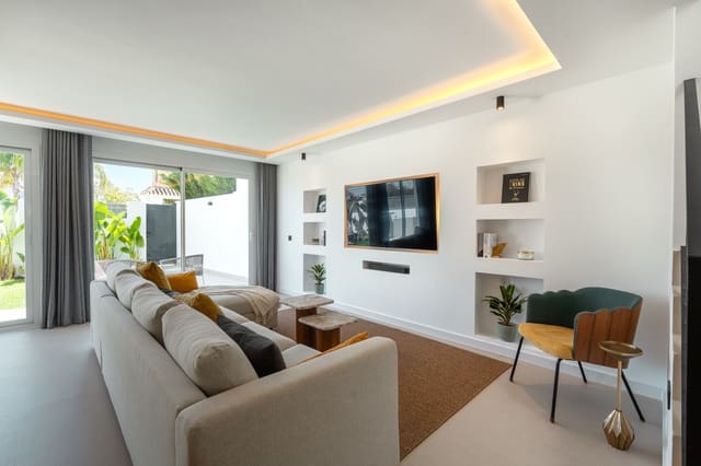 3 soveværelse Byhus til salg i Los Naranjos, Marbella med swimmingpool - € 995.000 (Ref: 9884346)
