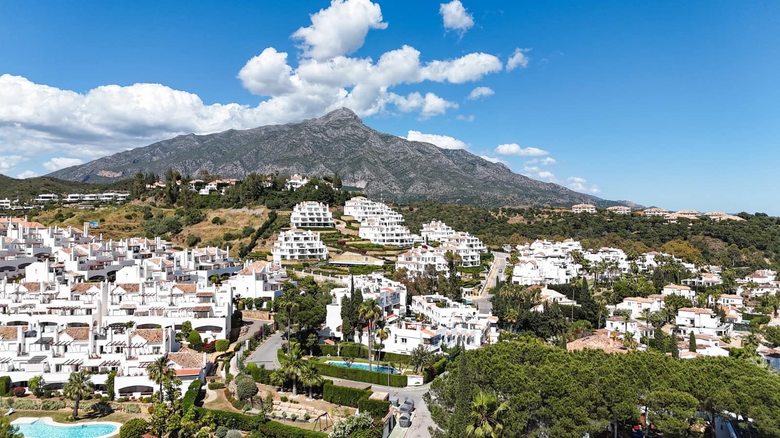 Casa de 3 habitaciones en Marbella en venta con piscina - 995.000 € (Ref: 9884346)