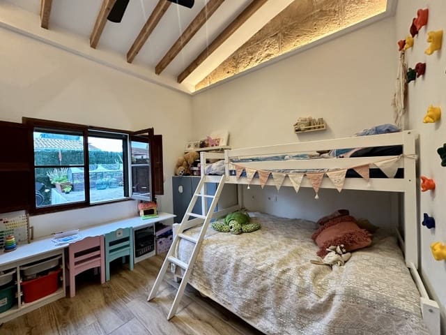 Villa til salgs i Nord, Palma de Mallorca med garasje - € 695 000 (Ref: 9036961)