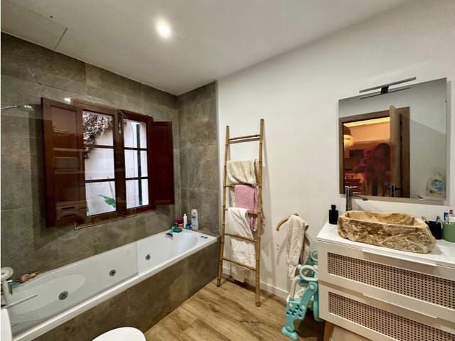 Villa til salgs i Nord, Palma de Mallorca med garasje - € 695 000 (Ref: 9036961)