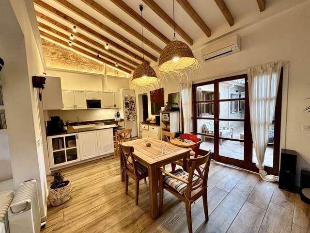 Villa til salgs i Nord, Palma de Mallorca med garasje - € 695 000 (Ref: 9036961)