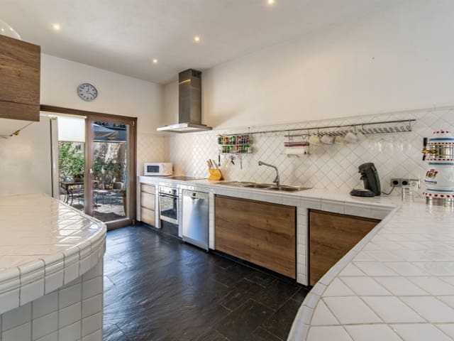 4 soverom Villa til salgs i Costa de la Calma, Calvià - € 2 850 000 (Ref: 9091911)