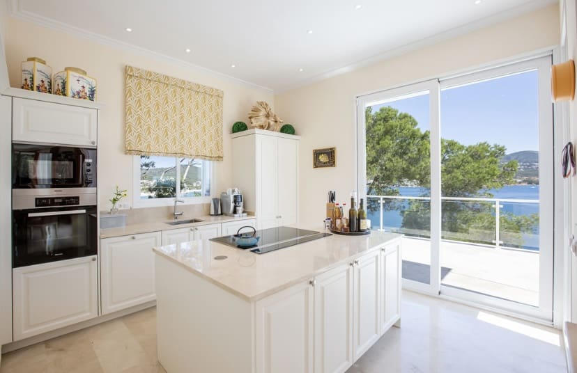 4 bedroom Villa for sale in Torrenova - € 8,200,000 (Ref: 9593081)