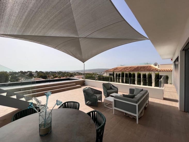 3 bedroom Villa for sale in Santa Ponsa - € 5,900,000 (Ref: 9593082)