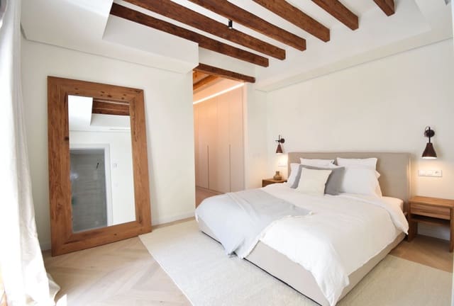 3 bedroom Flat for sale in La Seu, Palma de Mallorca - € 1,750,000 (Ref: 9593088)