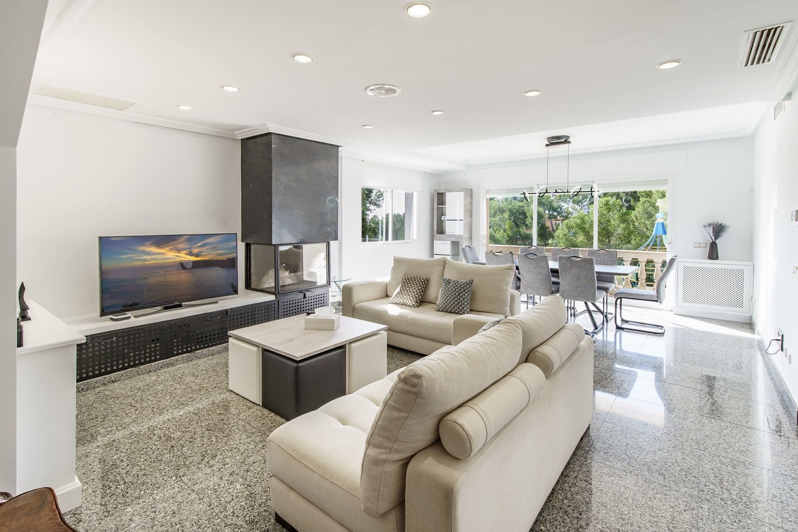 6 bedroom Villa for sale in Costa d'en Blanes with pool - € 1,650,000 (Ref: 9593090)