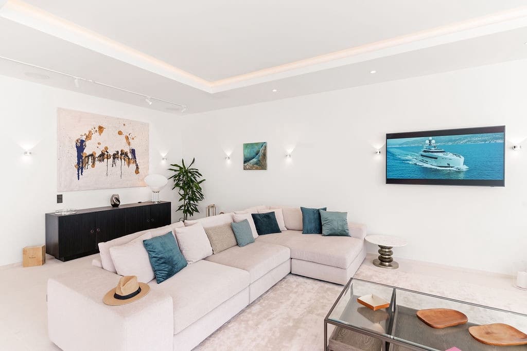 6 bedroom Villa for sale in Puerto de Andratx - € 12,800,000 (Ref: 9593098)