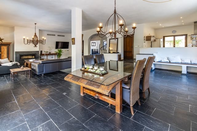 4 bedroom Villa for sale in Costa de la Calma, Calvià - € 2,850,000 (Ref: 9594655)