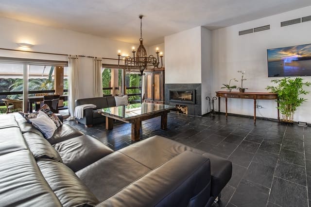 4 bedroom Villa for sale in Costa de la Calma, Calvià - € 2,850,000 (Ref: 9594655)