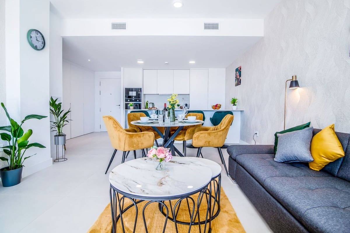 2 soverom Leilighet til salgs i Fuengirola med svømmebasseng garasje - € 525 000 (Ref: 9756614)