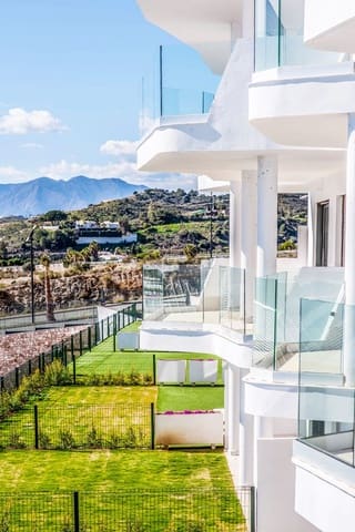 2 bedroom Apartment for sale in Fuengirola with pool garage - € 469,000 (Ref: 9756614)