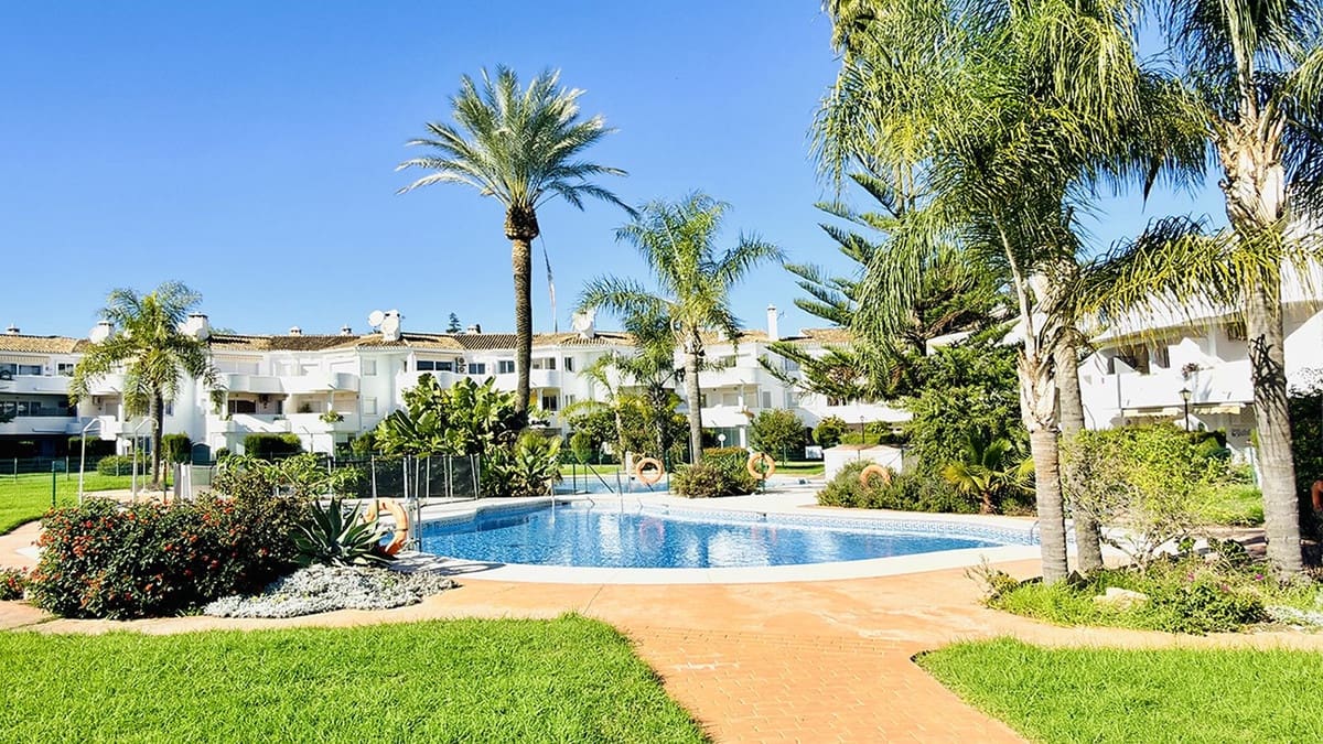 2 bedroom Apartment for sale in Mijas Golf with pool garage - € 350,000 (Ref: 9756617)