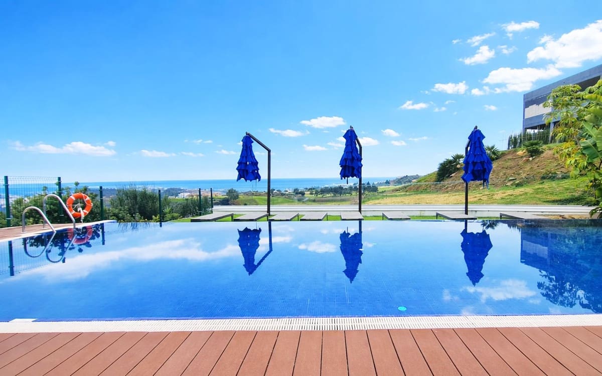 2 soveværelse Penthouse til salg i La Cala de Mijas med swimmingpool garage - € 945.000 (Ref: 9756621)