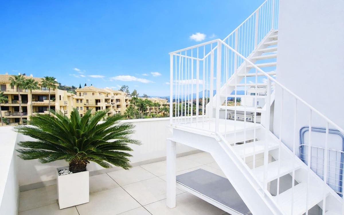 2 bedroom Penthouse for sale in La Cala de Mijas with pool garage - € 945,000 (Ref: 9756621)