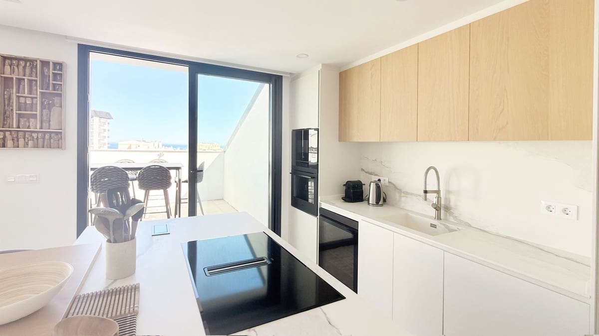 3 soveværelse Penthouse til salg i Fuengirola med swimmingpool garage - € 1.750.000 (Ref: 9789909)
