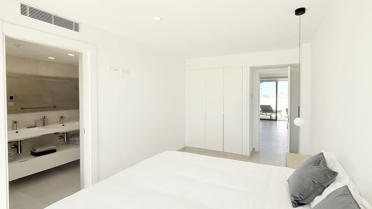 3 soveværelse Penthouse til salg i Fuengirola med swimmingpool garage - € 1.750.000 (Ref: 9789909)