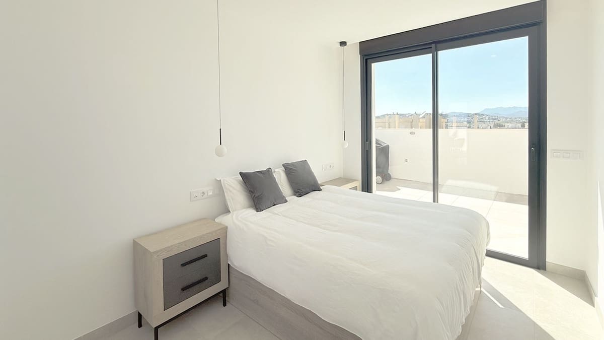 3 soveværelse Penthouse til salg i Fuengirola med swimmingpool garage - € 1.750.000 (Ref: 9789909)