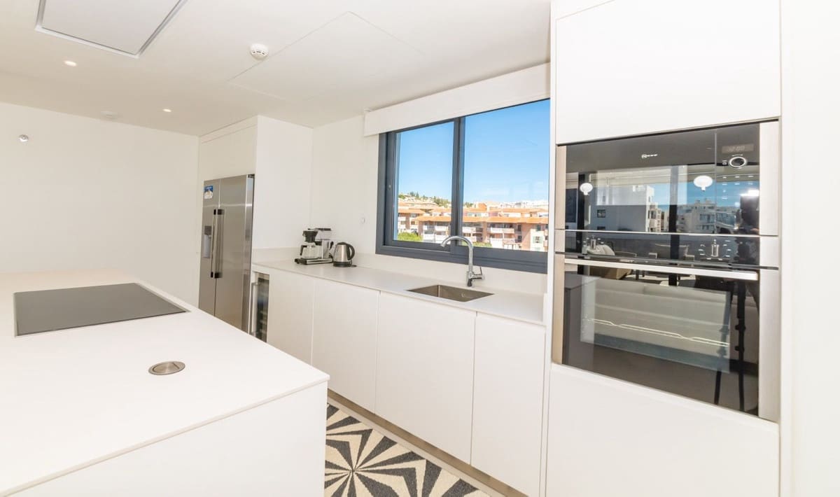 3 soverom Penthouse til salgs i Fuengirola med svømmebasseng garasje - € 895 000 (Ref: 9877593)
