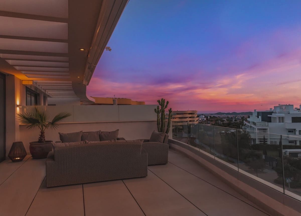 3 soverom Penthouse til salgs i Fuengirola med svømmebasseng garasje - € 895 000 (Ref: 9877593)