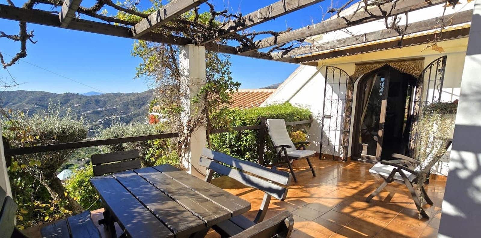 6 makuuhuone Majatalo/aamiaismajoitus myytävänä paikassa Competa mukana uima-altaan 
autotalli - 749 950 € (Ref: 8862886)