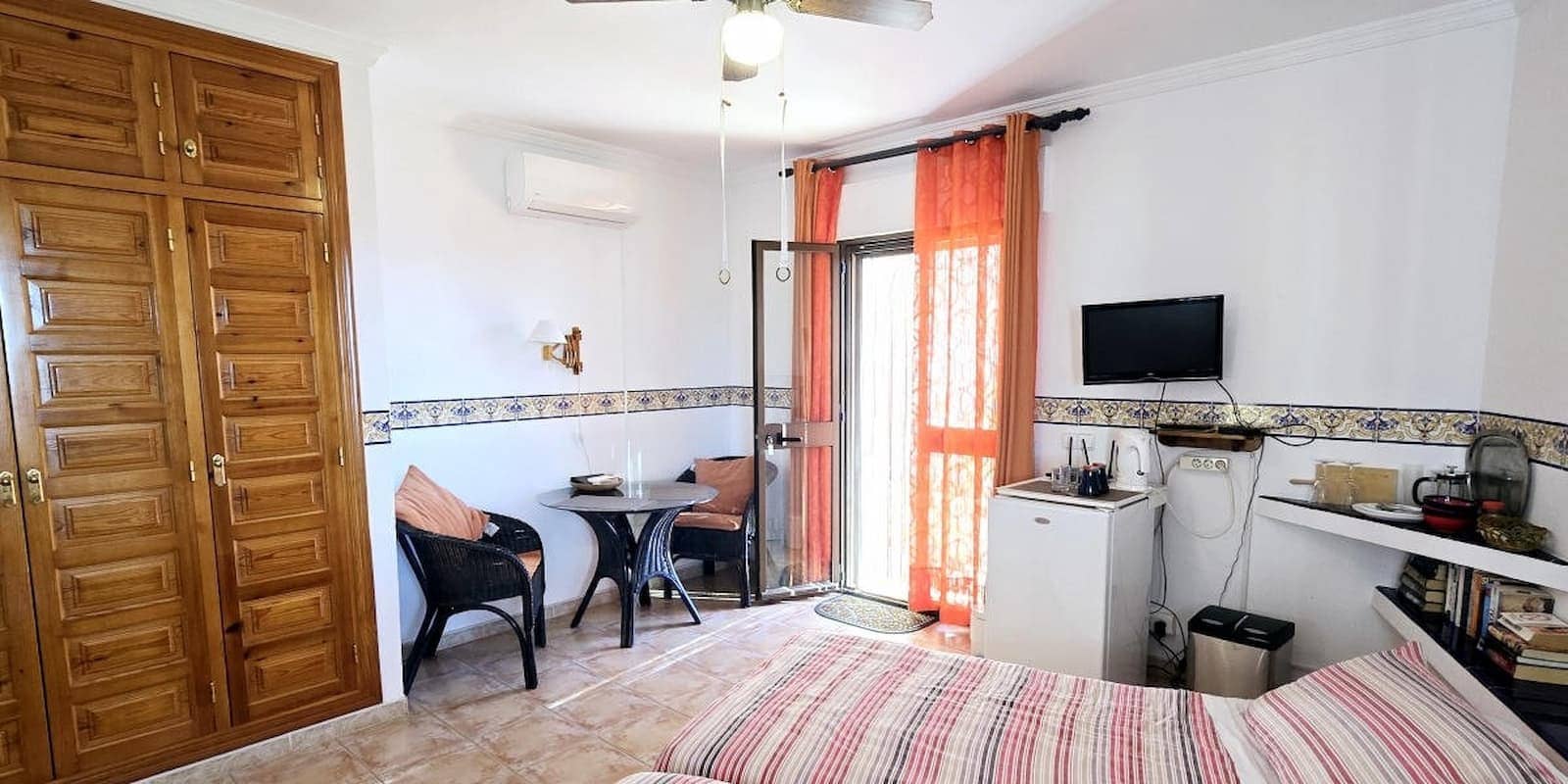 6 makuuhuone Majatalo/aamiaismajoitus myytävänä paikassa Competa mukana uima-altaan 
autotalli - 749 950 € (Ref: 8862886)