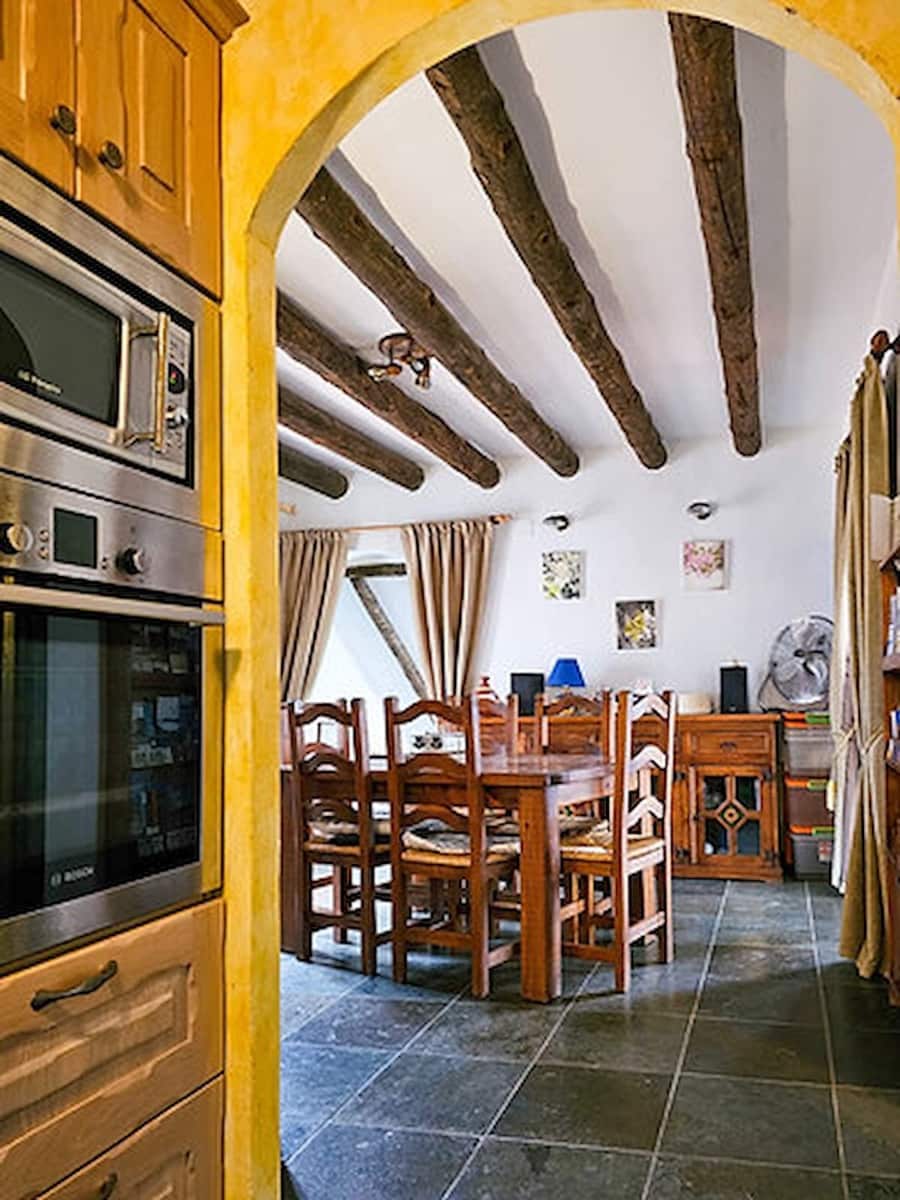 6 makuuhuone Majatalo/aamiaismajoitus myytävänä paikassa Competa mukana uima-altaan 
autotalli - 749 950 € (Ref: 8862886)