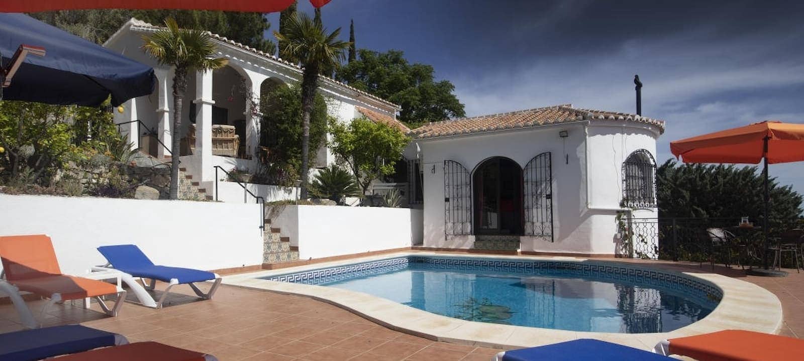 6 makuuhuone Majatalo/aamiaismajoitus myytävänä paikassa Competa mukana uima-altaan 
autotalli - 749 950 € (Ref: 8862886)