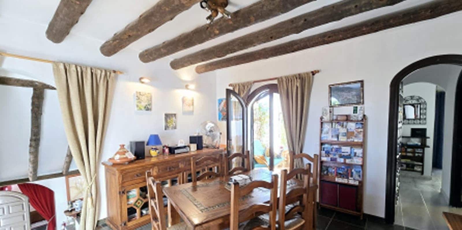 6 makuuhuone Majatalo/aamiaismajoitus myytävänä paikassa Competa mukana uima-altaan 
autotalli - 749 950 € (Ref: 8862886)