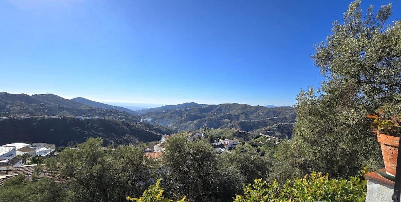 6 makuuhuone Majatalo/aamiaismajoitus myytävänä paikassa Competa mukana uima-altaan 
autotalli - 749 950 € (Ref: 8862886)