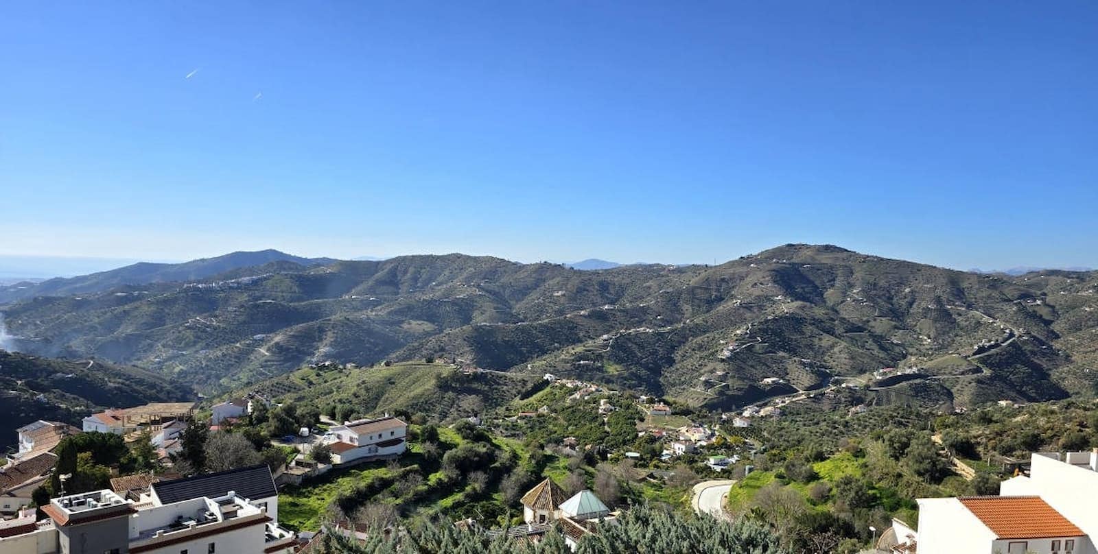 6 makuuhuone Majatalo/aamiaismajoitus myytävänä paikassa Competa mukana uima-altaan 
autotalli - 749 950 € (Ref: 8862886)