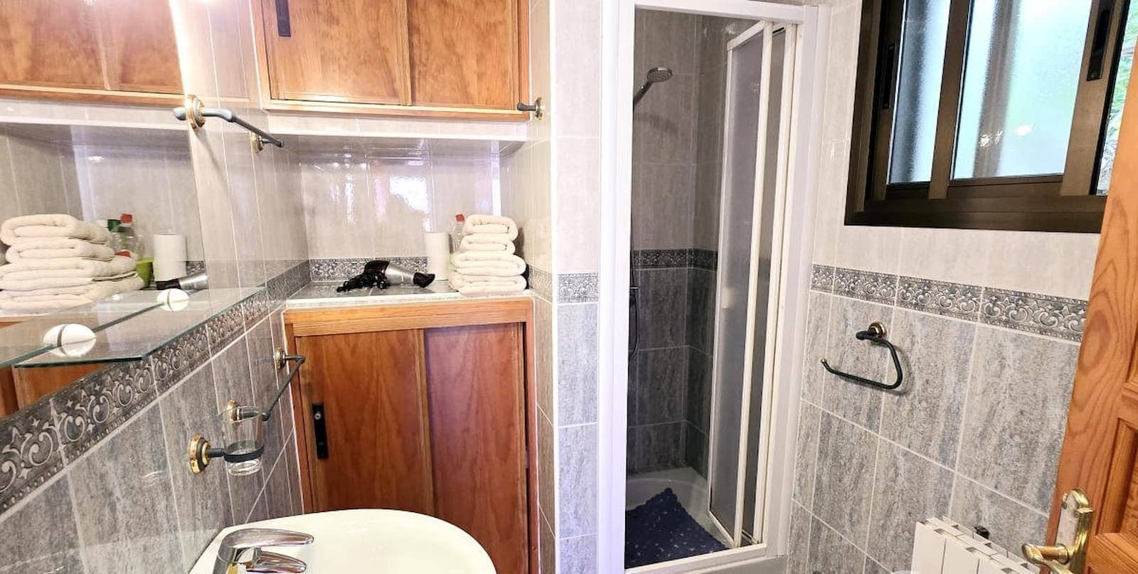 6 makuuhuone Majatalo/aamiaismajoitus myytävänä paikassa Competa mukana uima-altaan 
autotalli - 749 950 € (Ref: 8862886)