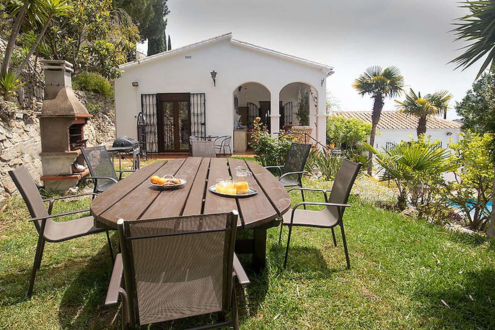 6 makuuhuone Majatalo/aamiaismajoitus myytävänä paikassa Competa mukana uima-altaan 
autotalli - 749 950 € (Ref: 8862886)